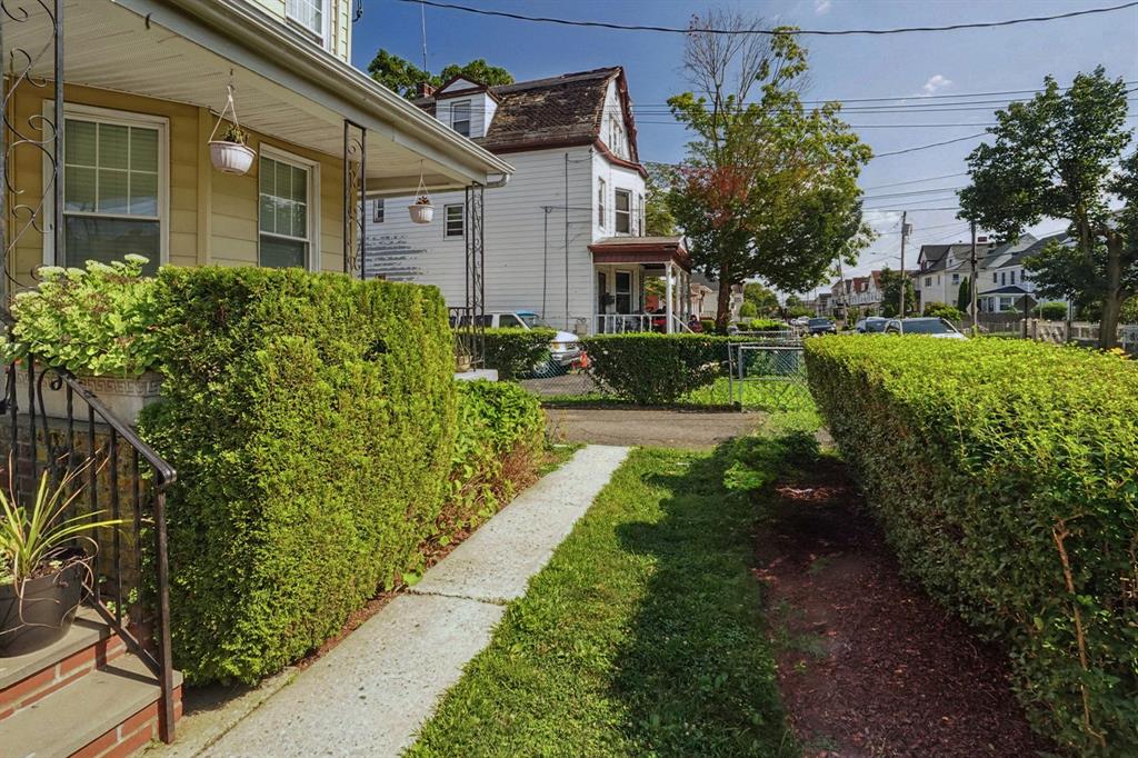 Mount Vernon, New York, 10550, United States, 4 Bedrooms Bedrooms, ,3 BathroomsBathrooms,Residential,For Sale,1943288