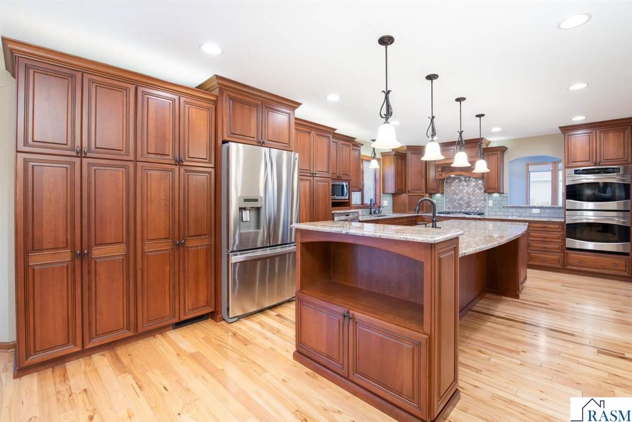 North Mankato, Minnesota, 56003, United States, 5 Bedrooms Bedrooms, ,3 BathroomsBathrooms,Residential,For Sale,1998081