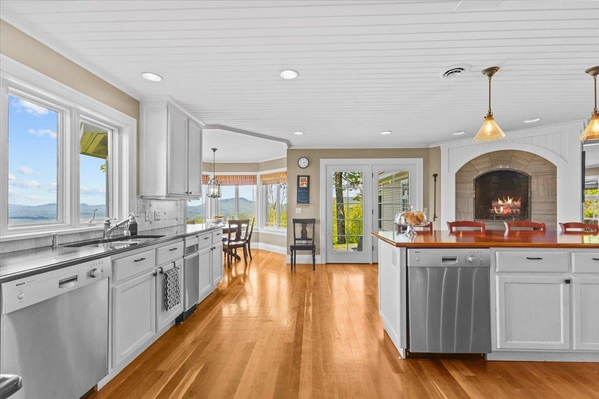 Stowe, Vermont, 05672, United States, 4 Bedrooms Bedrooms, ,6 BathroomsBathrooms,Residential,For Sale,1840116