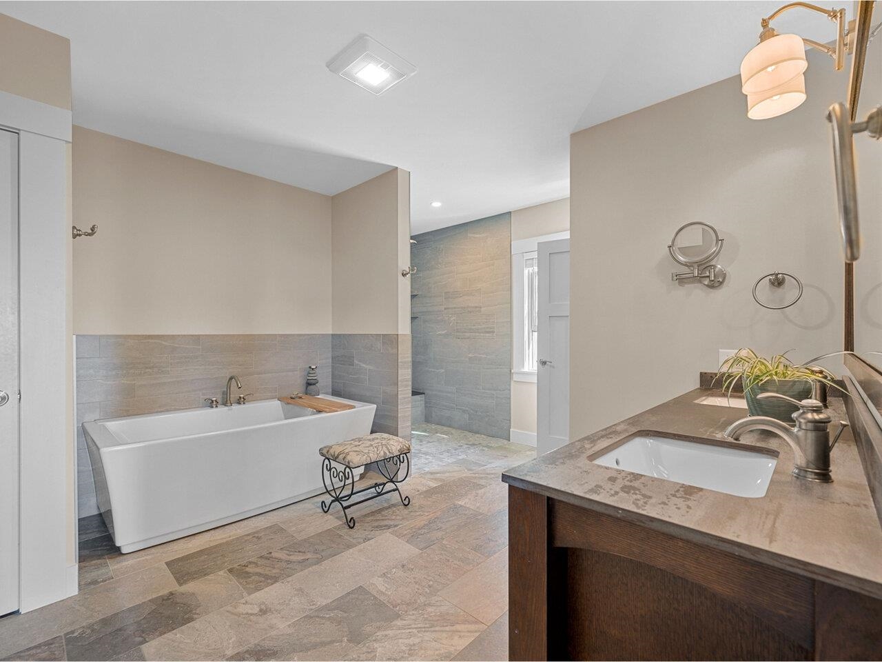 Washington, Vermont, 05675, United States, 7 Bedrooms Bedrooms, ,3 BathroomsBathrooms,Residential,For Sale,1949718