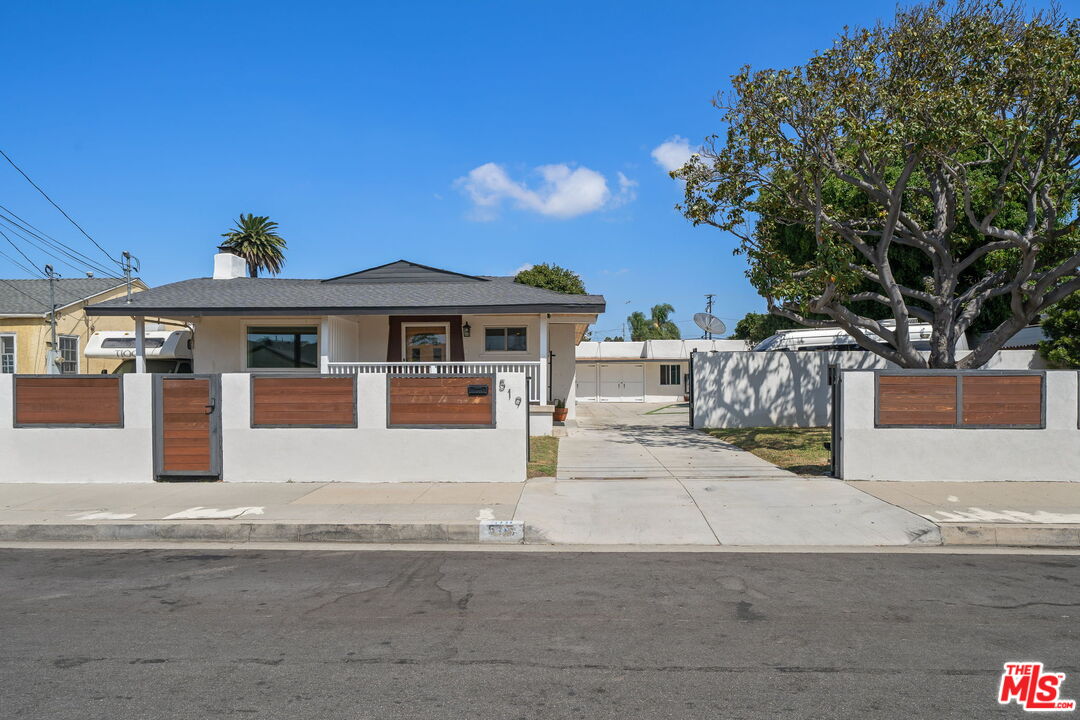 Inglewood, California, 90301, United States, 4 Bedrooms Bedrooms, ,3 BathroomsBathrooms,Residential,For Sale,1993545