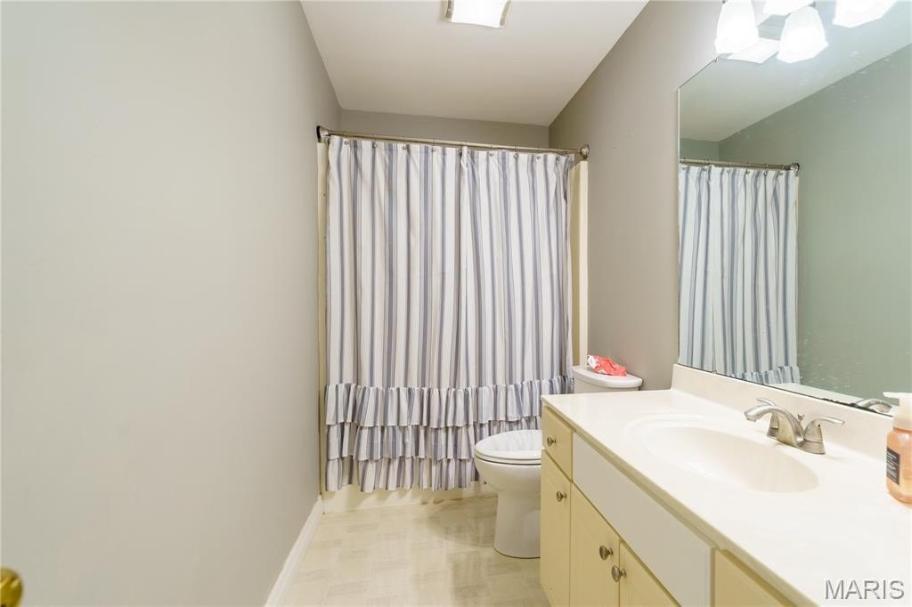 Glen Carbon, Illinois, 62034, United States, 5 Bedrooms Bedrooms, ,4 BathroomsBathrooms,Residential,For Sale,1977133