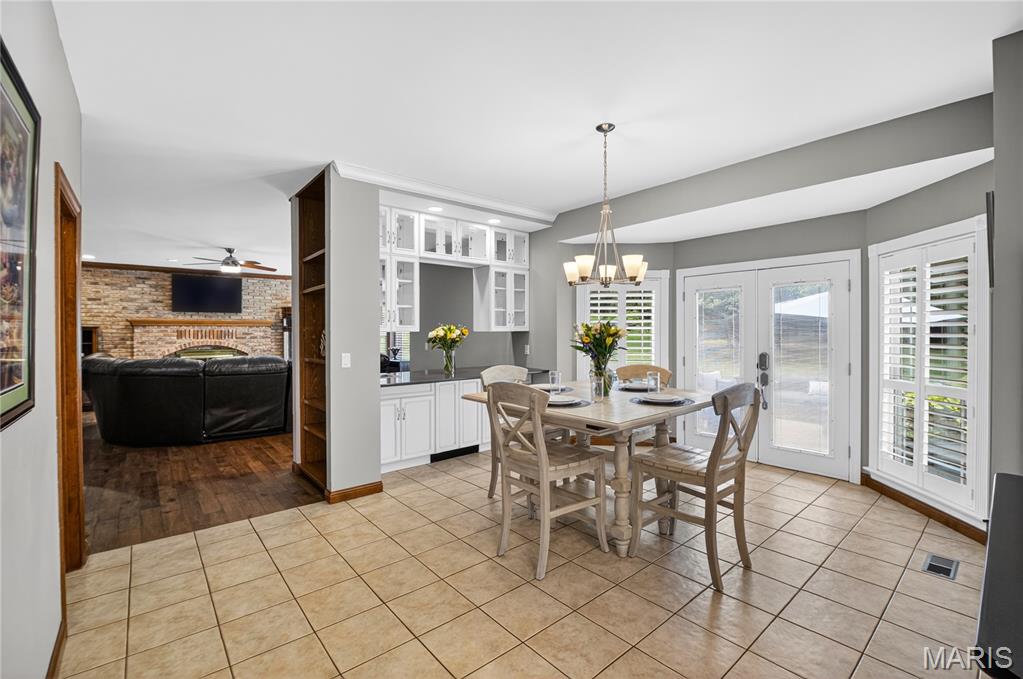St Charles, Missouri, 63301, United States, 4 Bedrooms Bedrooms, ,4 BathroomsBathrooms,Residential,For Sale,1902113