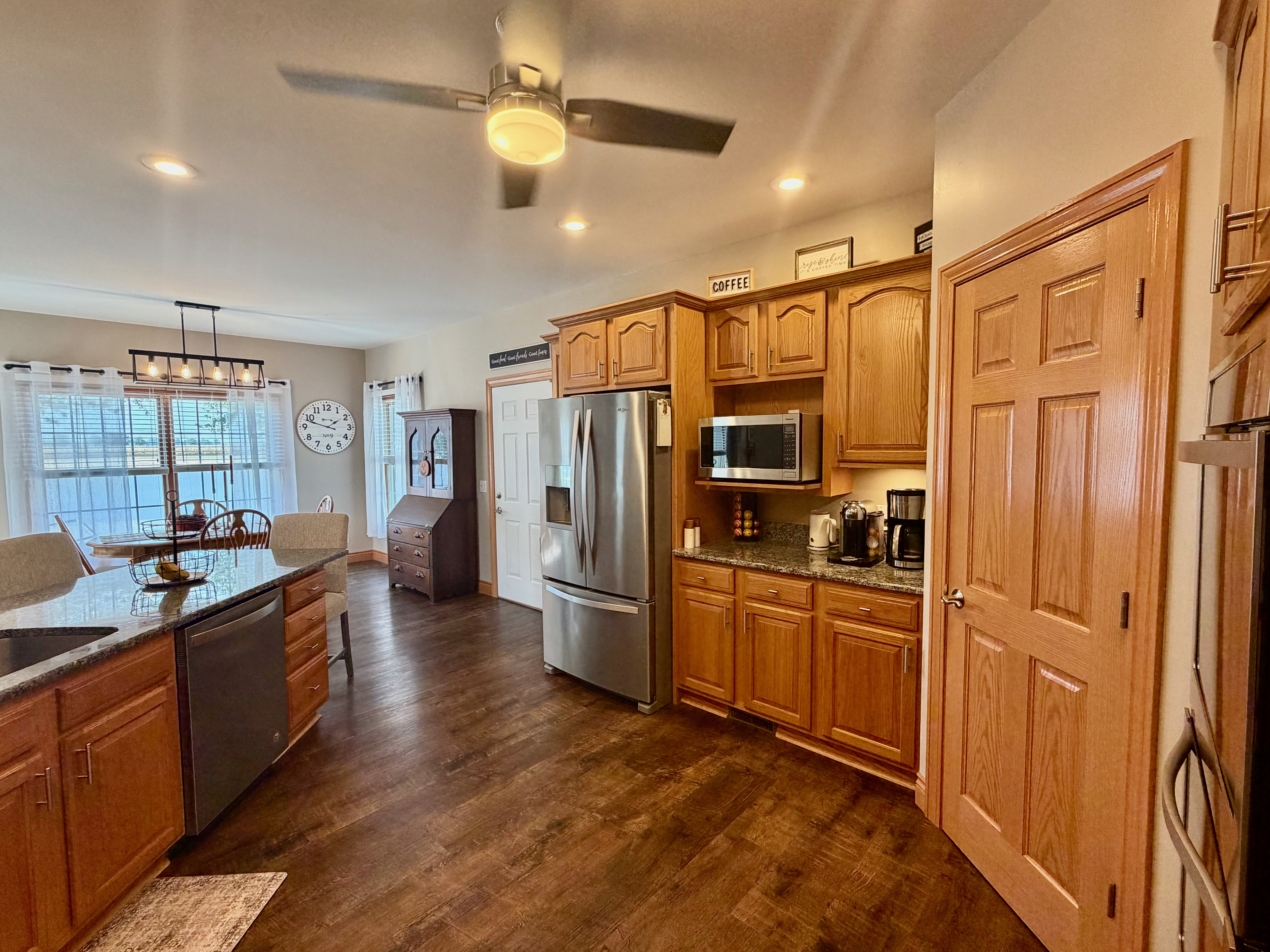 Effingham, Illinois, 62401, United States, 5 Bedrooms Bedrooms, ,5 BathroomsBathrooms,Residential,For Sale,1981428