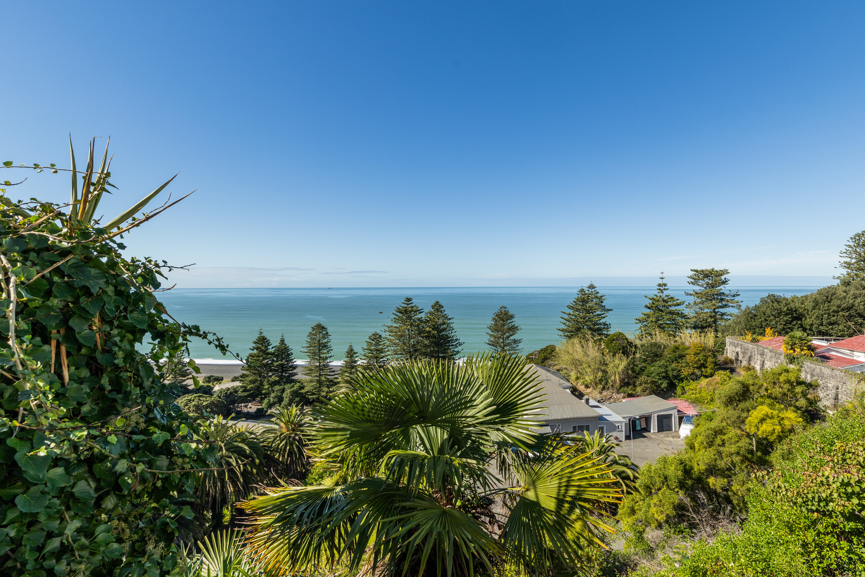  Panoramic Ocean Views with Income Potential - 物件實景