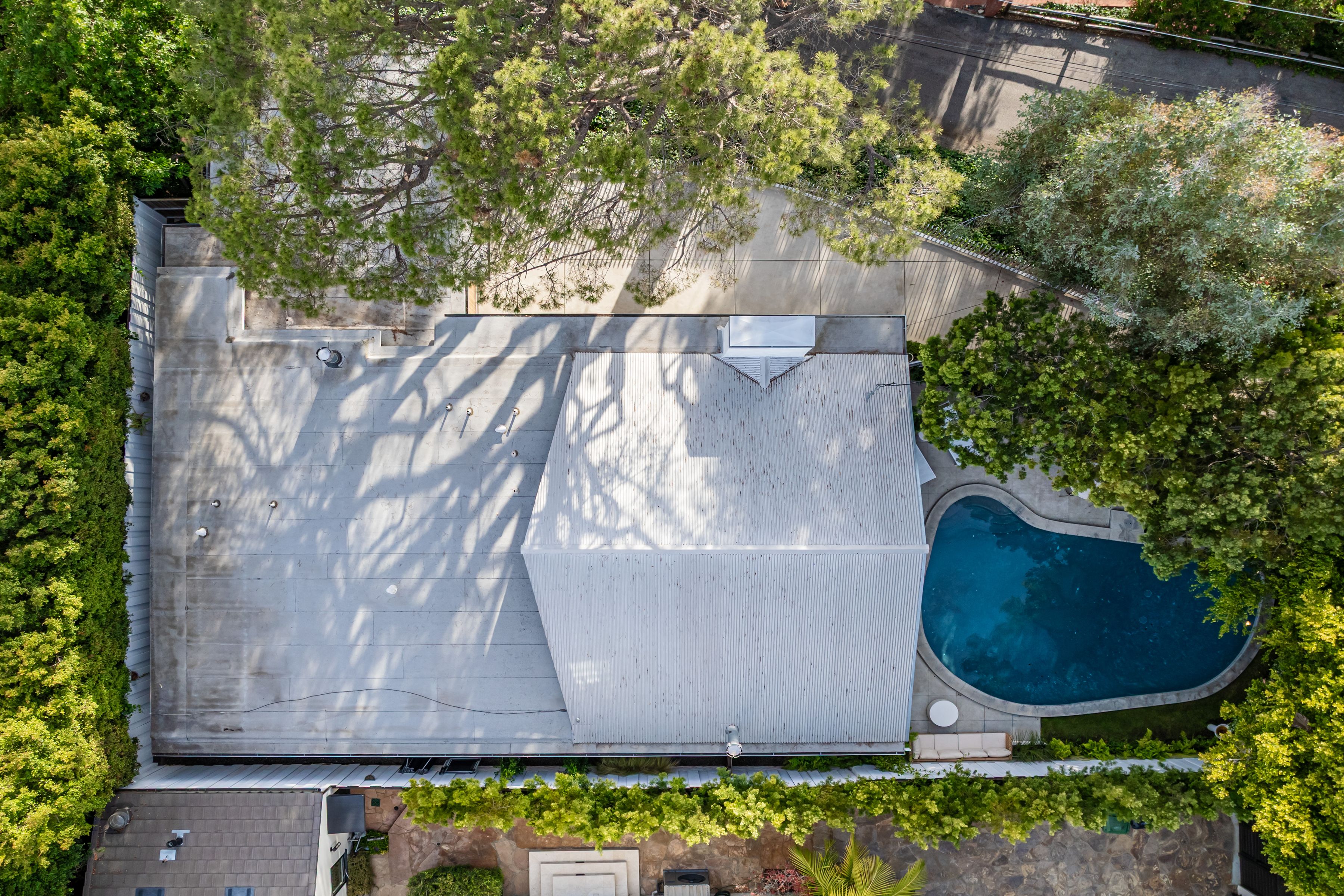  586 Lorna Lane - 物件實景