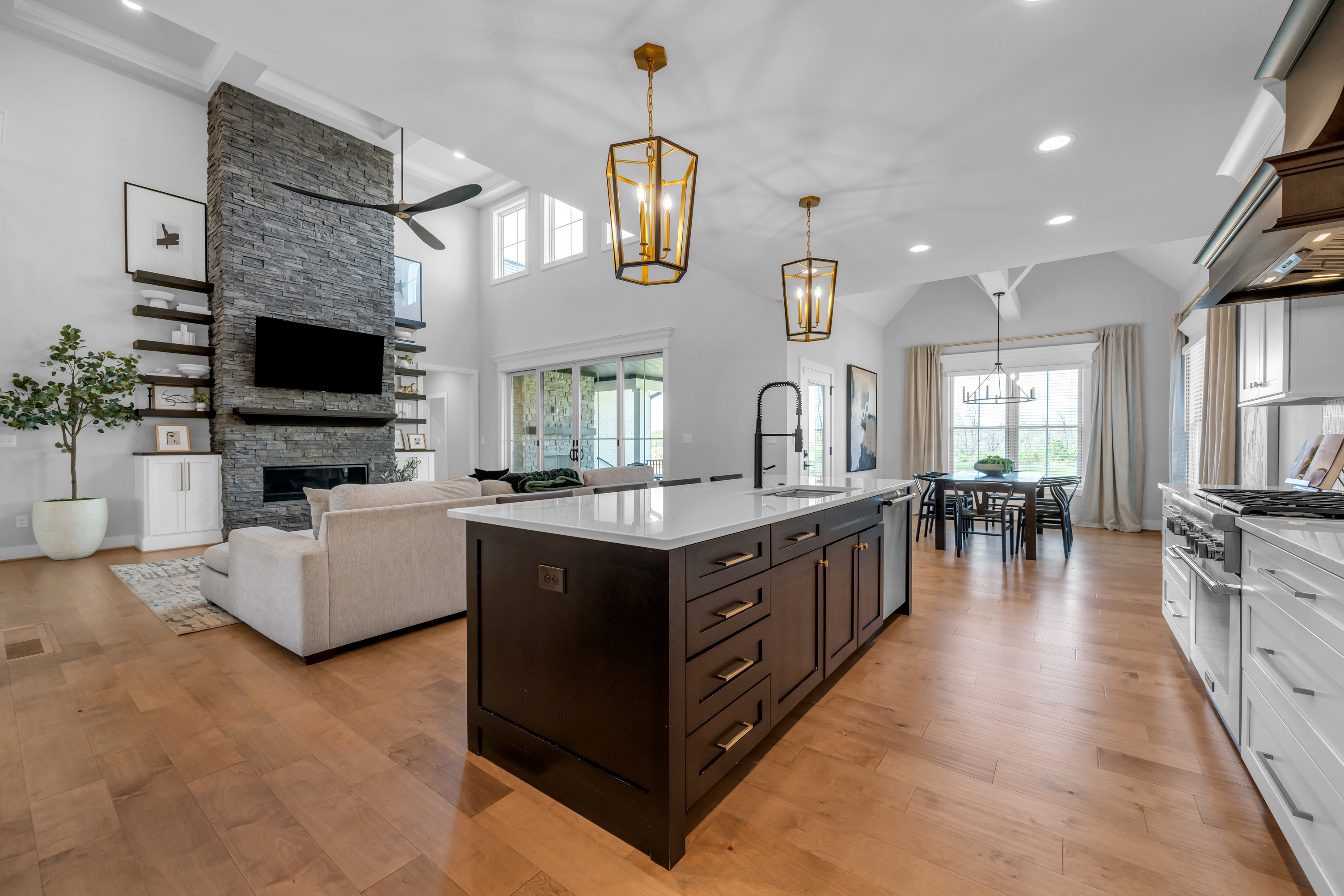  2429 Lorenzo Way - 物件實景