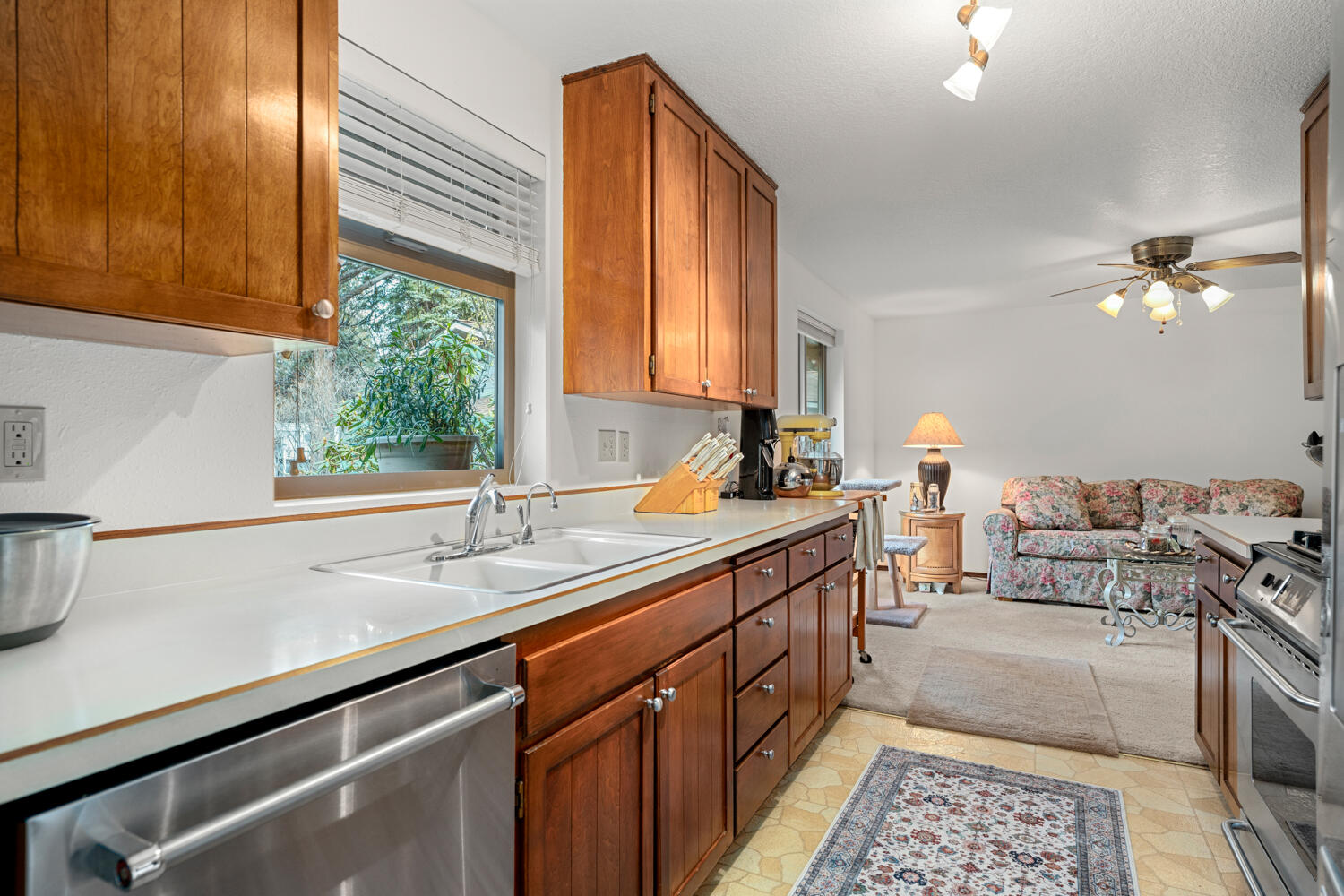 Bend, Oregon, 97702, United States, 2 Bedrooms Bedrooms, ,2 BathroomsBathrooms,Residential,For Sale,1991930