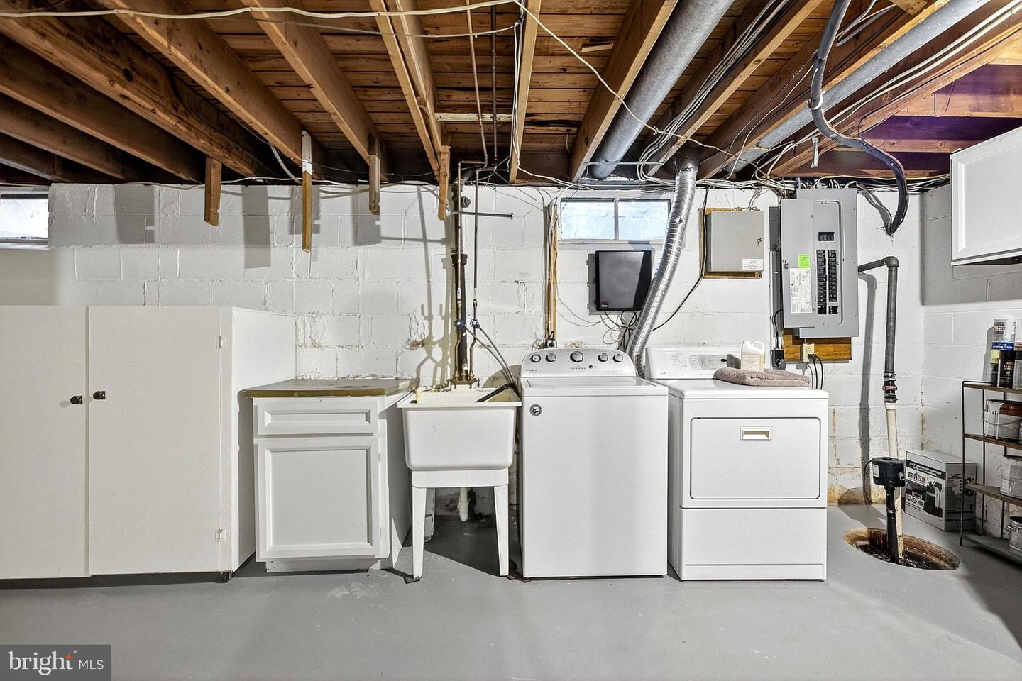 WILMINGTON, Delaware, 19810, United States, 4 Bedrooms Bedrooms, ,3 BathroomsBathrooms,Residential,For Sale,1990467