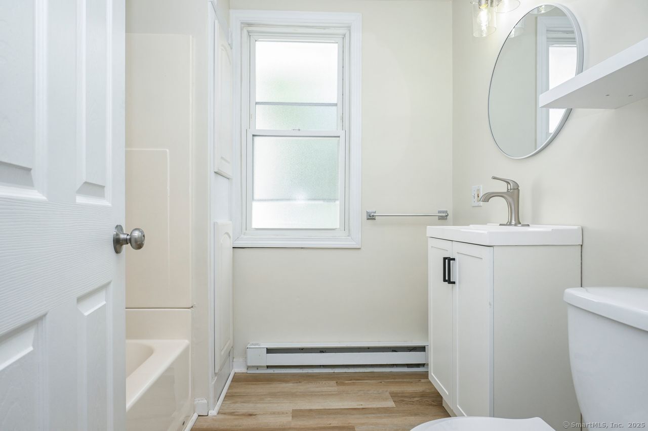 Wallingford, Connecticut, 06492, United States, 6 Bedrooms Bedrooms, ,4 BathroomsBathrooms,Residential,For Sale,1989730