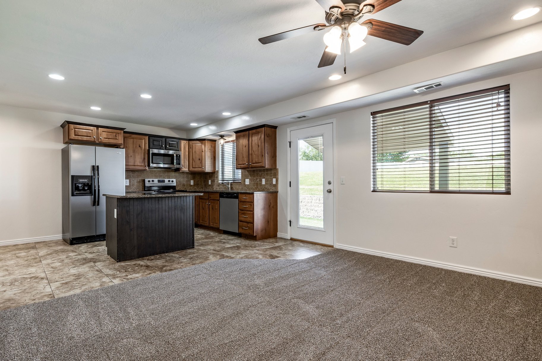  Townhome with Fully Finished Basement - 物件實景