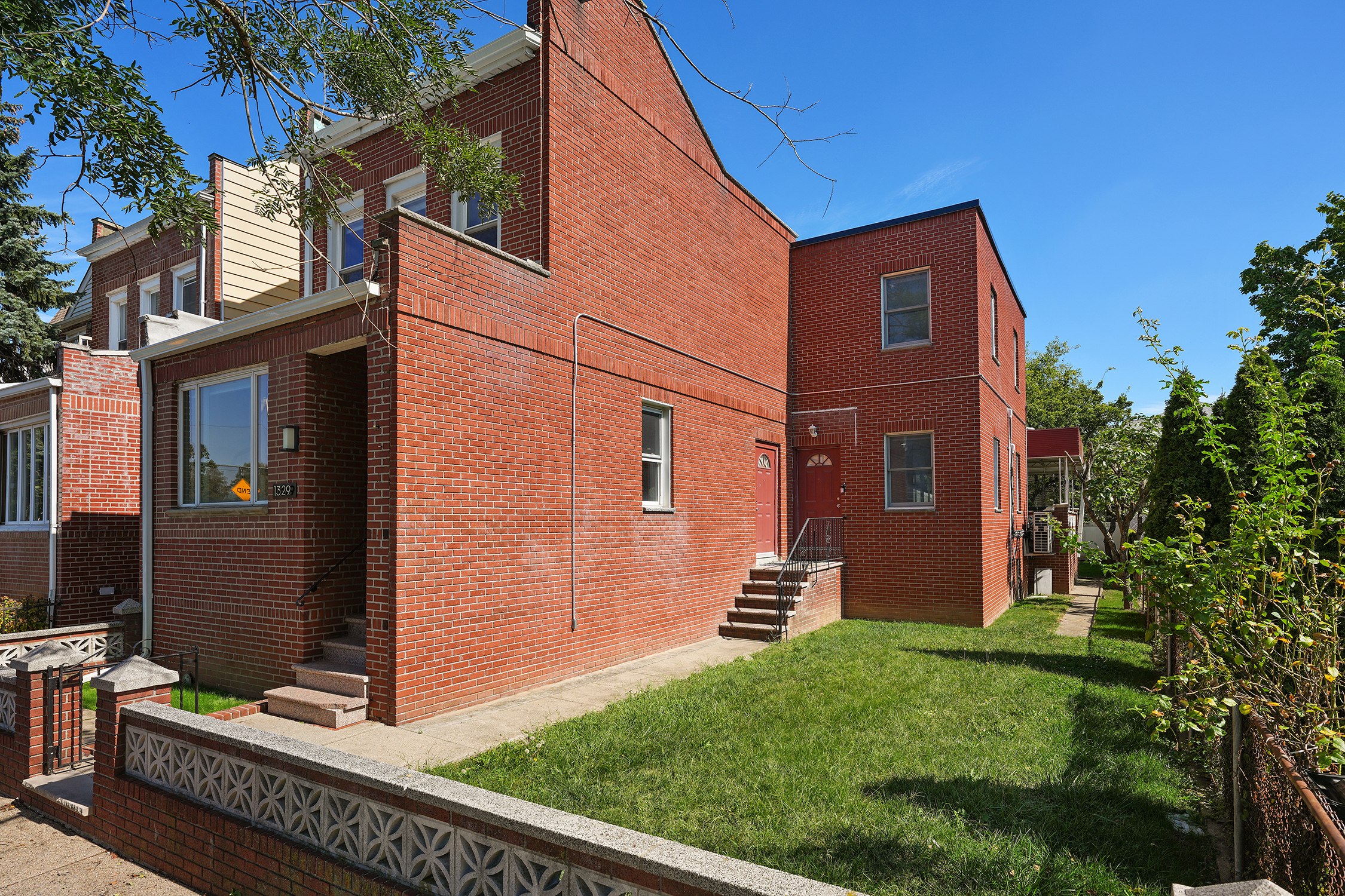 Brooklyn, New York, 11230, United States, 4 Bedrooms Bedrooms, ,4 BathroomsBathrooms,Residential,For Sale,1981094