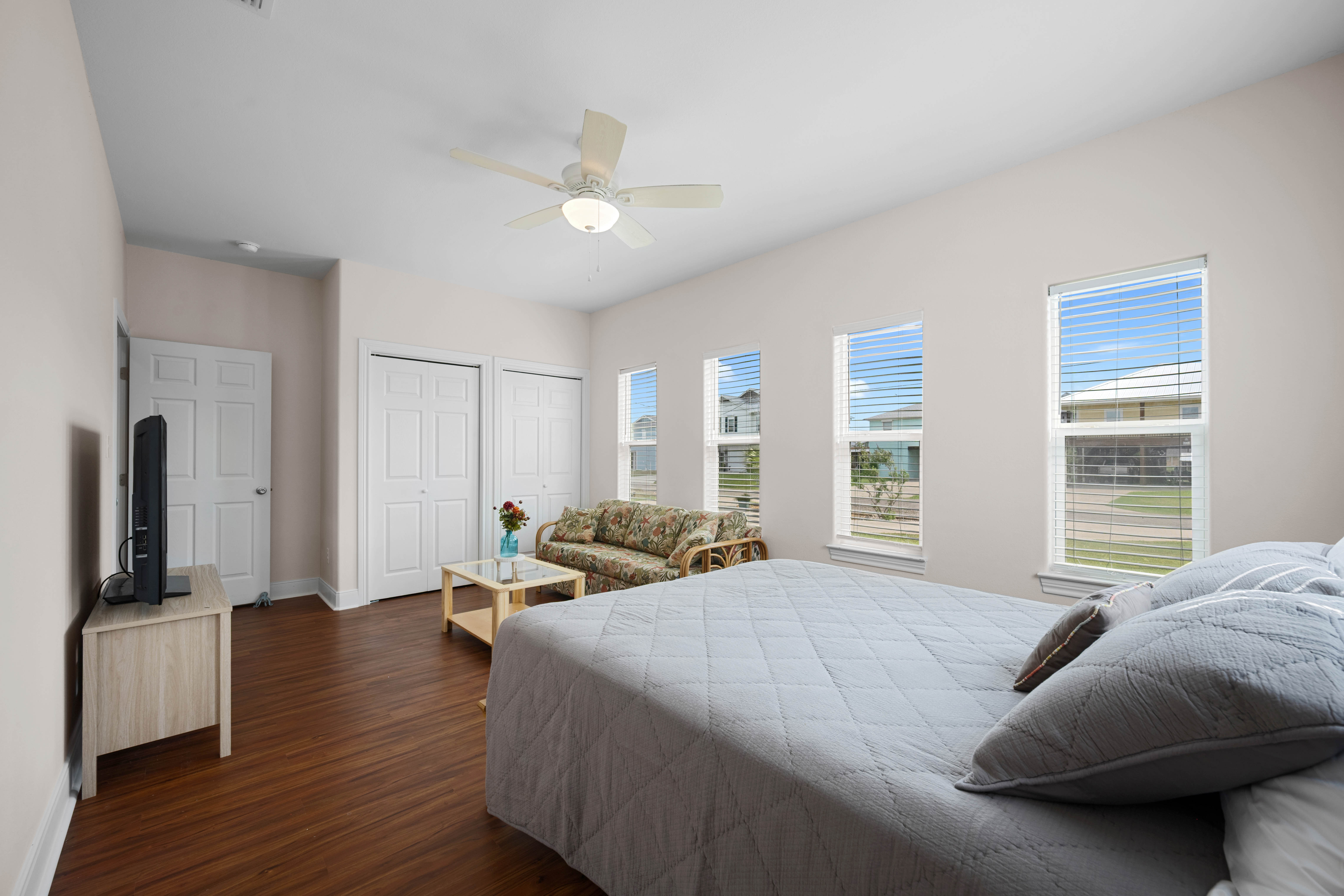  Beautiful Coastal Home on Oversized Lot - 物件實景