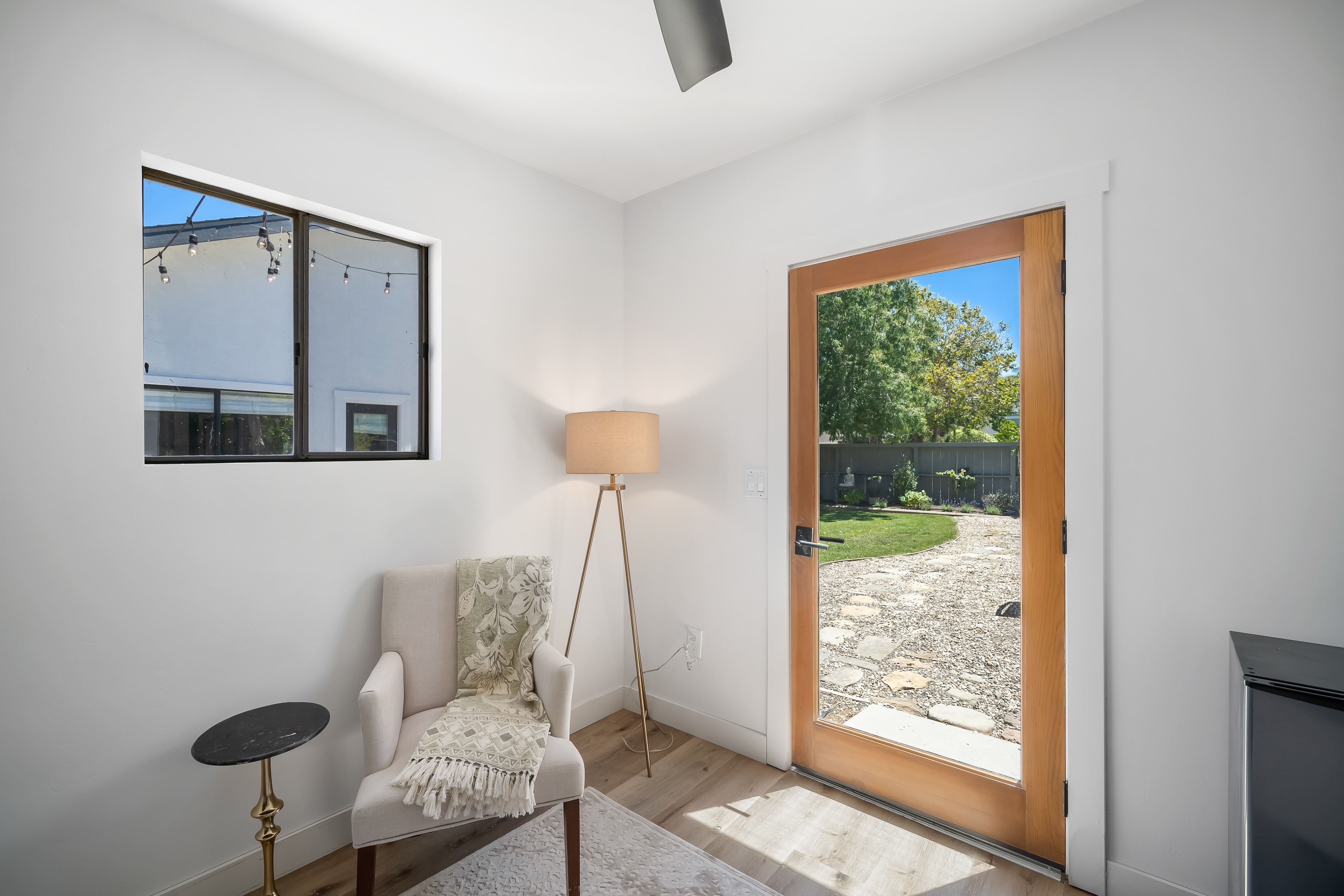  Beautifully Reimagined Corner-Lot Home in French Park - 物件實景