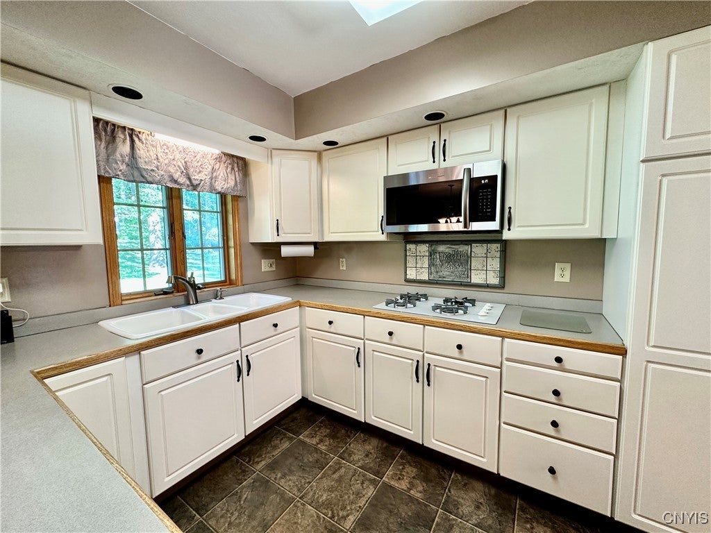 Oswego, New York, 13126, United States, 4 Bedrooms Bedrooms, ,3 BathroomsBathrooms,Residential,For Sale,1899451