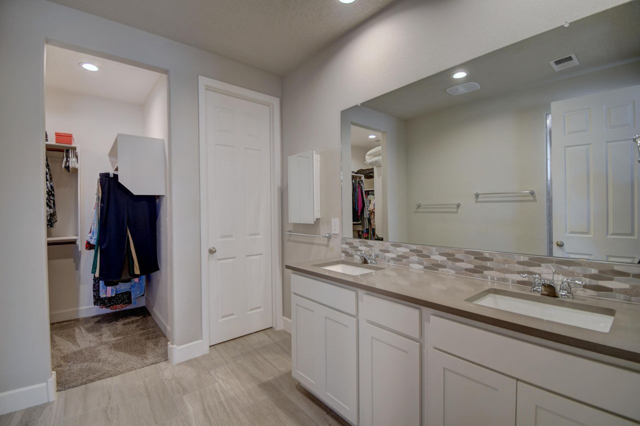 Albuquerque, New Mexico, 87114, United States, 4 Bedrooms Bedrooms, ,3 BathroomsBathrooms,Residential,For Sale,1793165