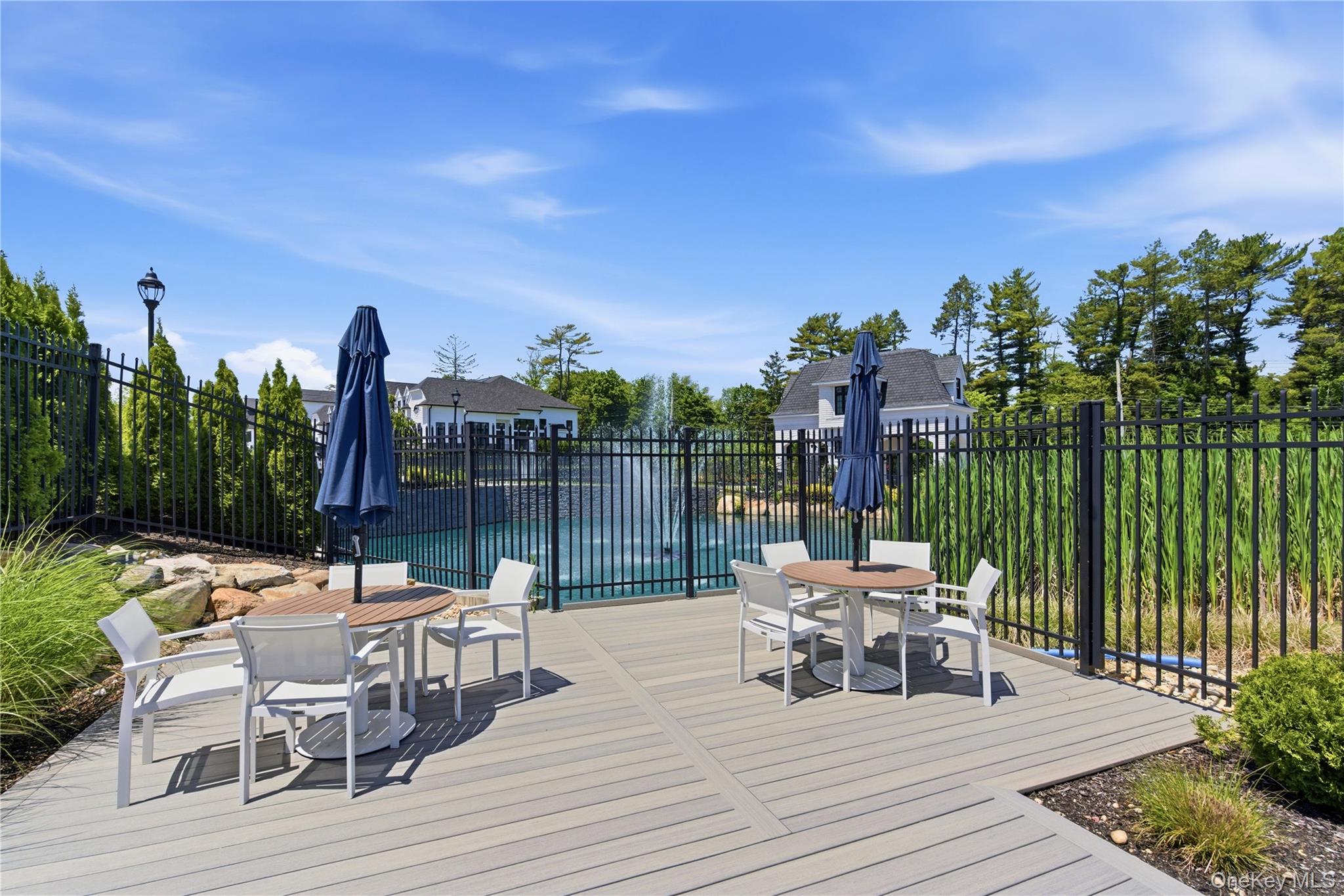  102 Three Ponds Lane E, Woodbury, NY, 11797 - 物件實景