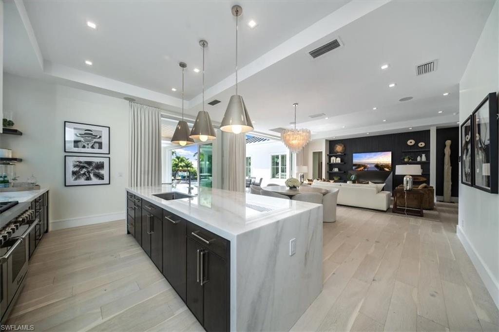Naples, Florida, 34102, United States, 4 Bedrooms Bedrooms, ,6 BathroomsBathrooms,Residential,For Sale,1908699