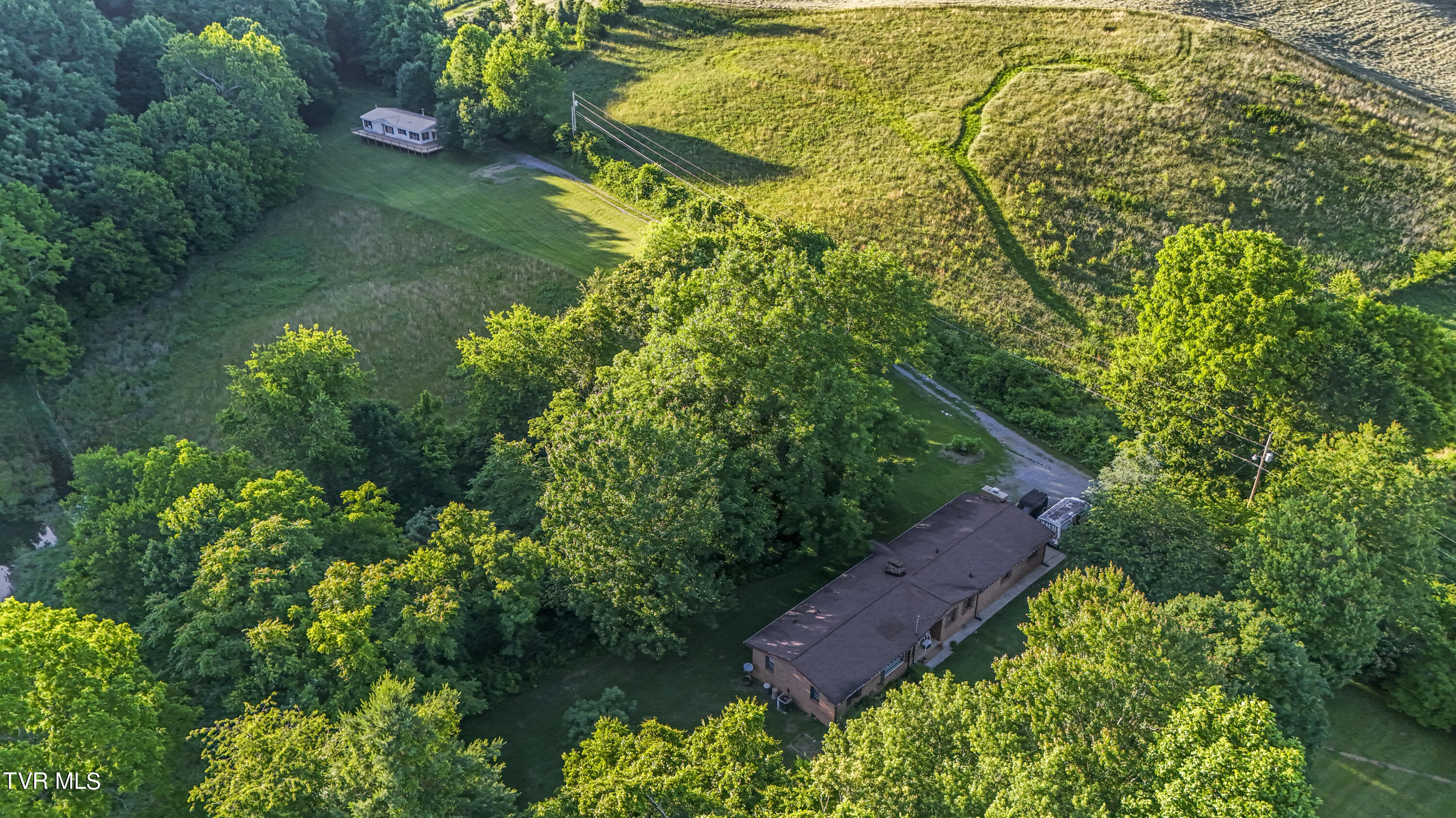 Jonesborough, Tennessee, 37659, United States, 3 Bedrooms Bedrooms, ,3 BathroomsBathrooms,Residential,For Sale,1888653