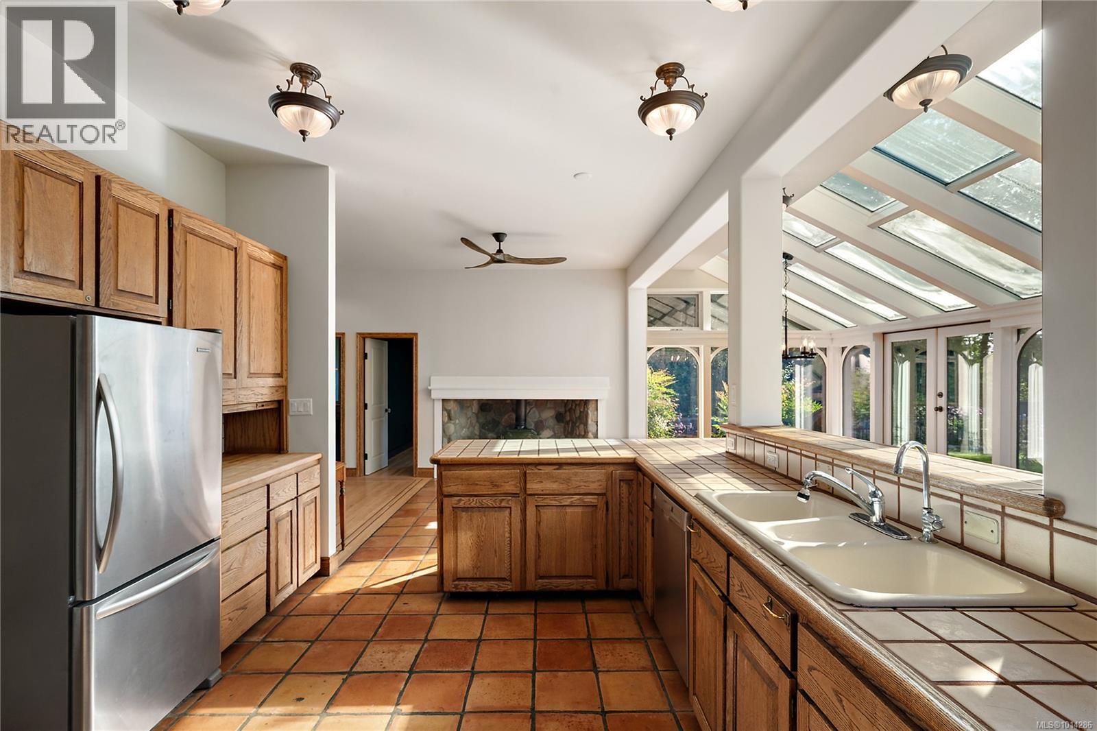 NORTH SAANICH, British Columbia, V8L 5P8, CA, 7 Bedrooms Bedrooms, ,10 BathroomsBathrooms,Residential,For Sale,1950627