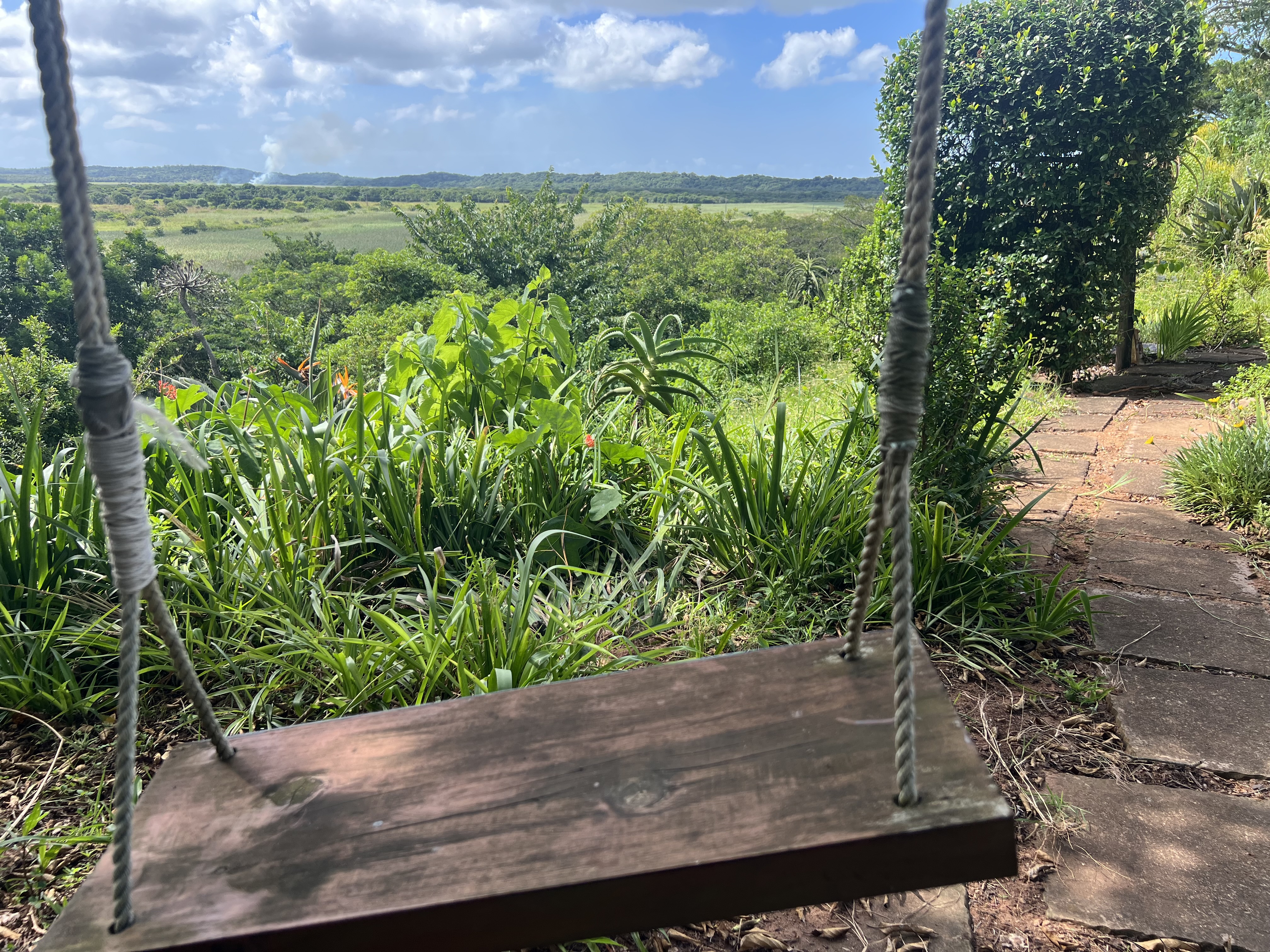  Meticulously maintained home with thoughtfully curated living spaces - 物件實景