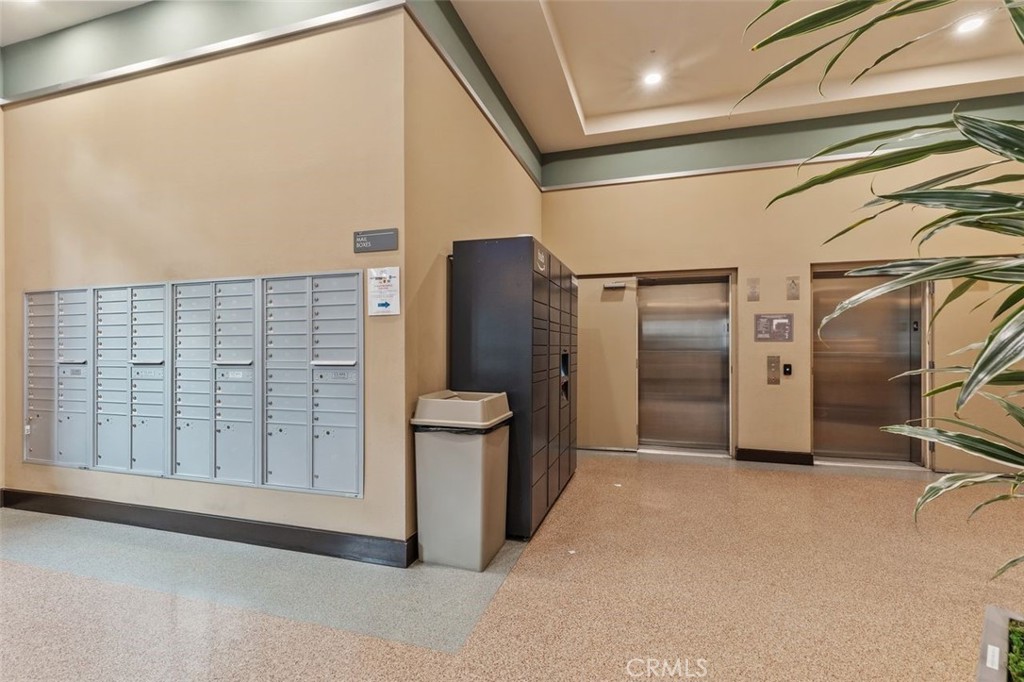 Long Beach, California, 90802, United States, 3 Bedrooms Bedrooms, ,3 BathroomsBathrooms,Residential,For Sale,2002105