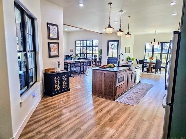 Tahlequah, Oklahoma, 74464, United States, 3 Bedrooms Bedrooms, ,3 BathroomsBathrooms,Residential,For Sale,1936966