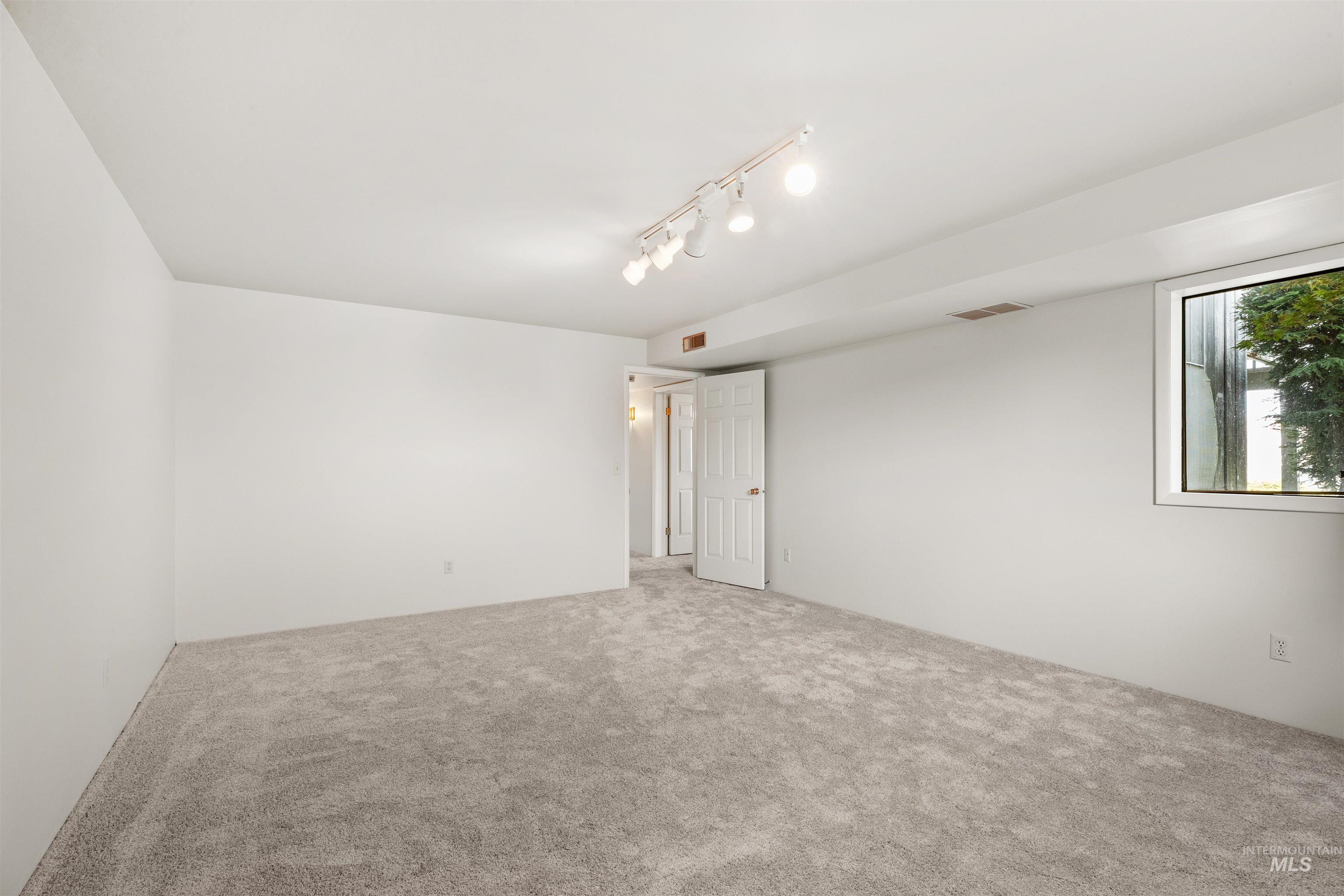Lewiston, Idaho, 83501, United States, 4 Bedrooms Bedrooms, ,Residential,For Sale,1862440