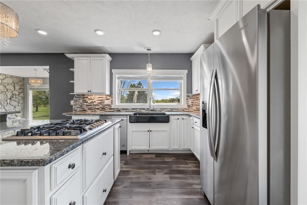 Harrison, Arkansas, 72601, United States, 4 Bedrooms Bedrooms, ,4 BathroomsBathrooms,Residential,For Sale,1993048