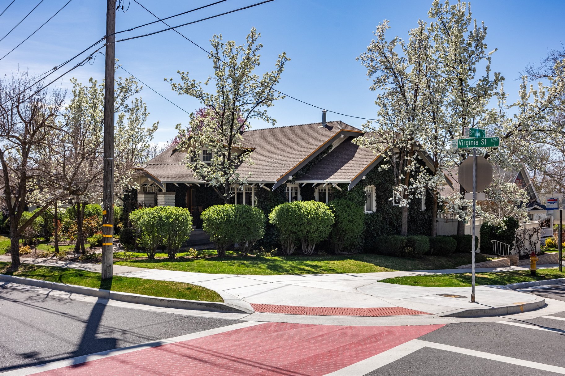  Timeless Bungalow with Enjoyable Outdoor Living - 物件實景