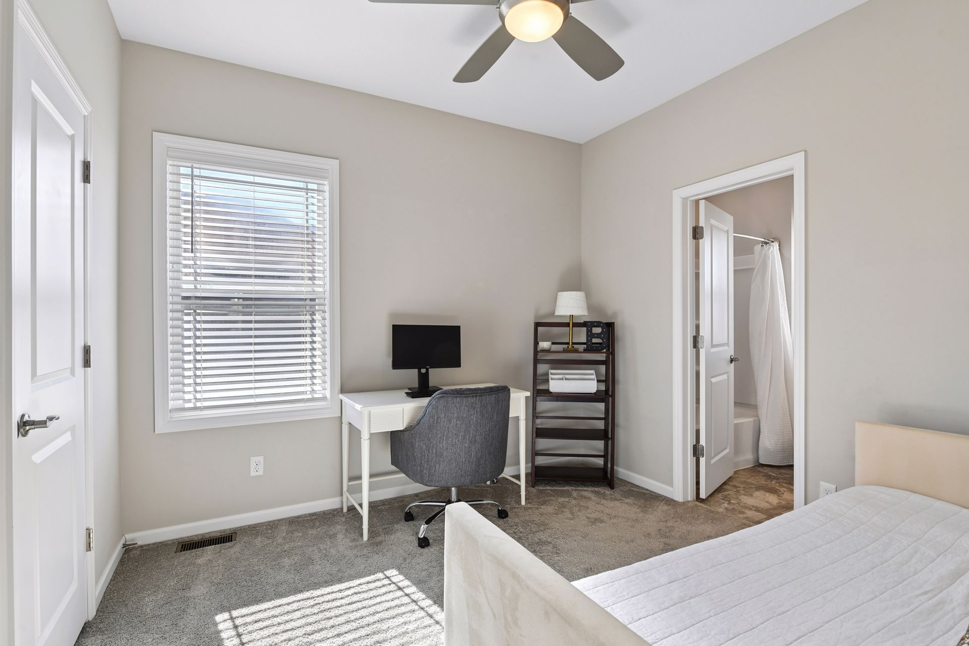  Refined Living in Prime Location - 物件實景