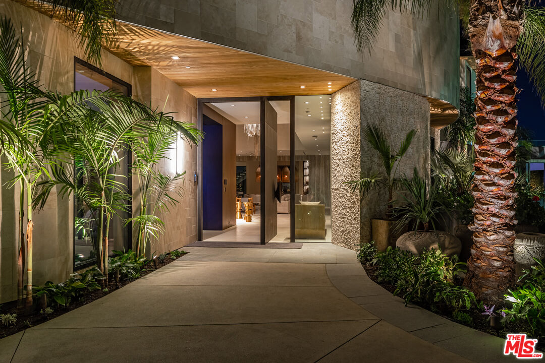 Beverly Hills, California, 90210, United States, 7 Bedrooms Bedrooms, ,11 BathroomsBathrooms,Residential,For Sale,1712391