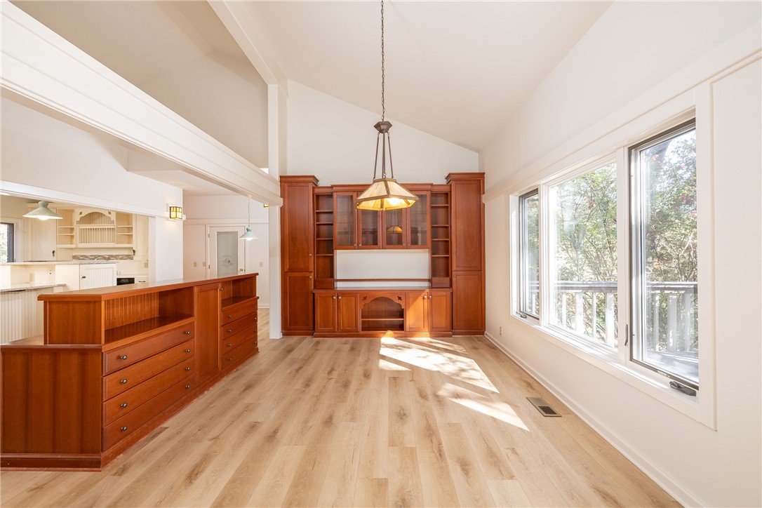 Fayetteville, Arkansas, 72703, United States, 3 Bedrooms Bedrooms, ,3 BathroomsBathrooms,Residential,For Sale,1989133