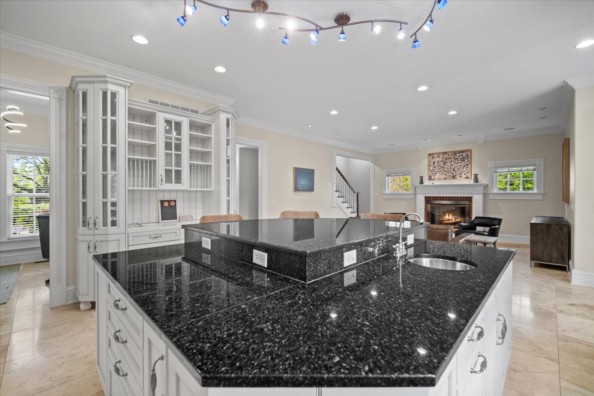 Bloomington, Illinois, 61704, United States, 4 Bedrooms Bedrooms, ,7 BathroomsBathrooms,Residential,For Sale,1941288