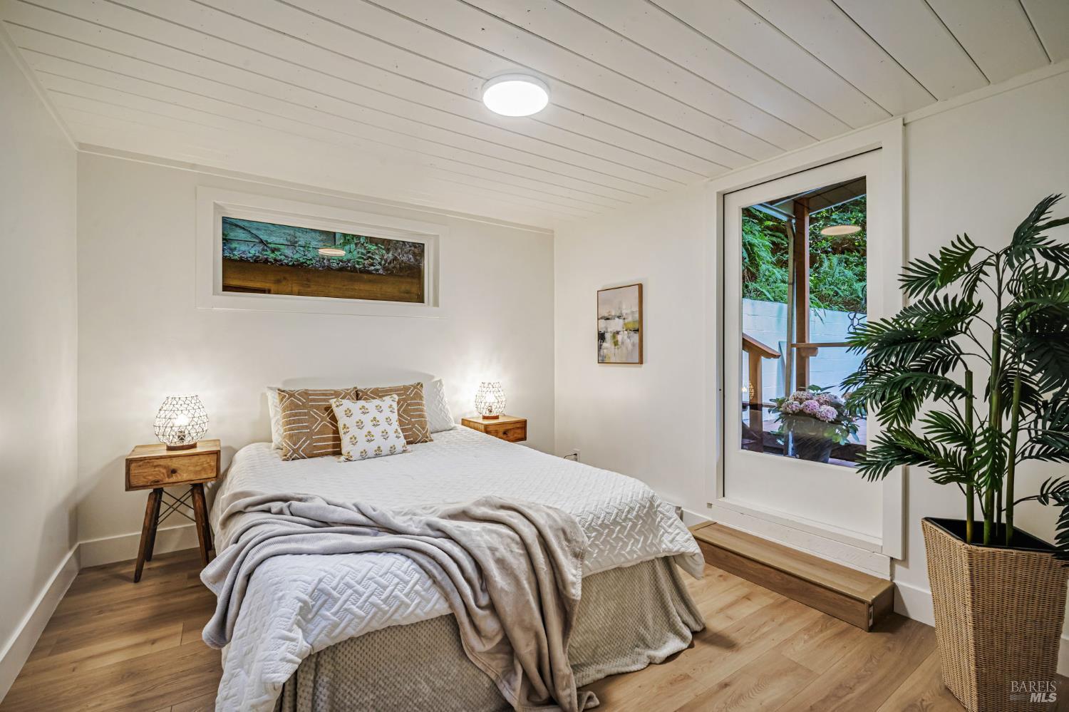Cazadero, California, 95421, United States, 2 Bedrooms Bedrooms, ,2 BathroomsBathrooms,Residential,For Sale,1857736