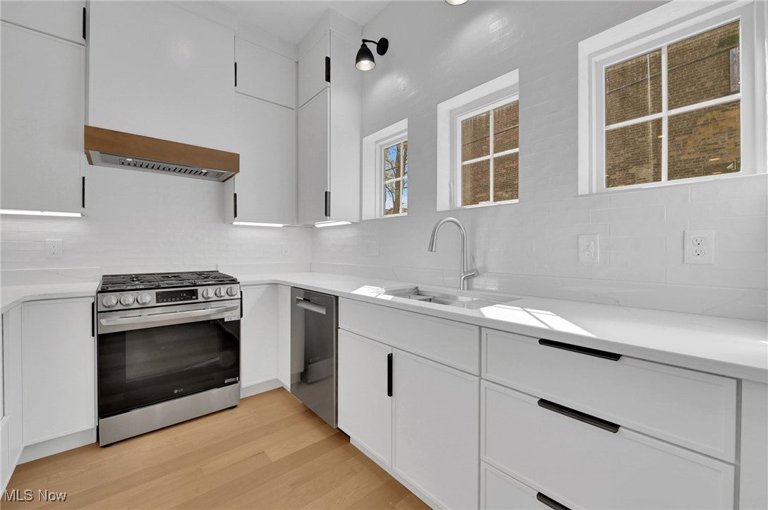 Cleveland, Ohio, 44113, United States, 3 Bedrooms Bedrooms, ,3 BathroomsBathrooms,Residential,For Sale,1944976