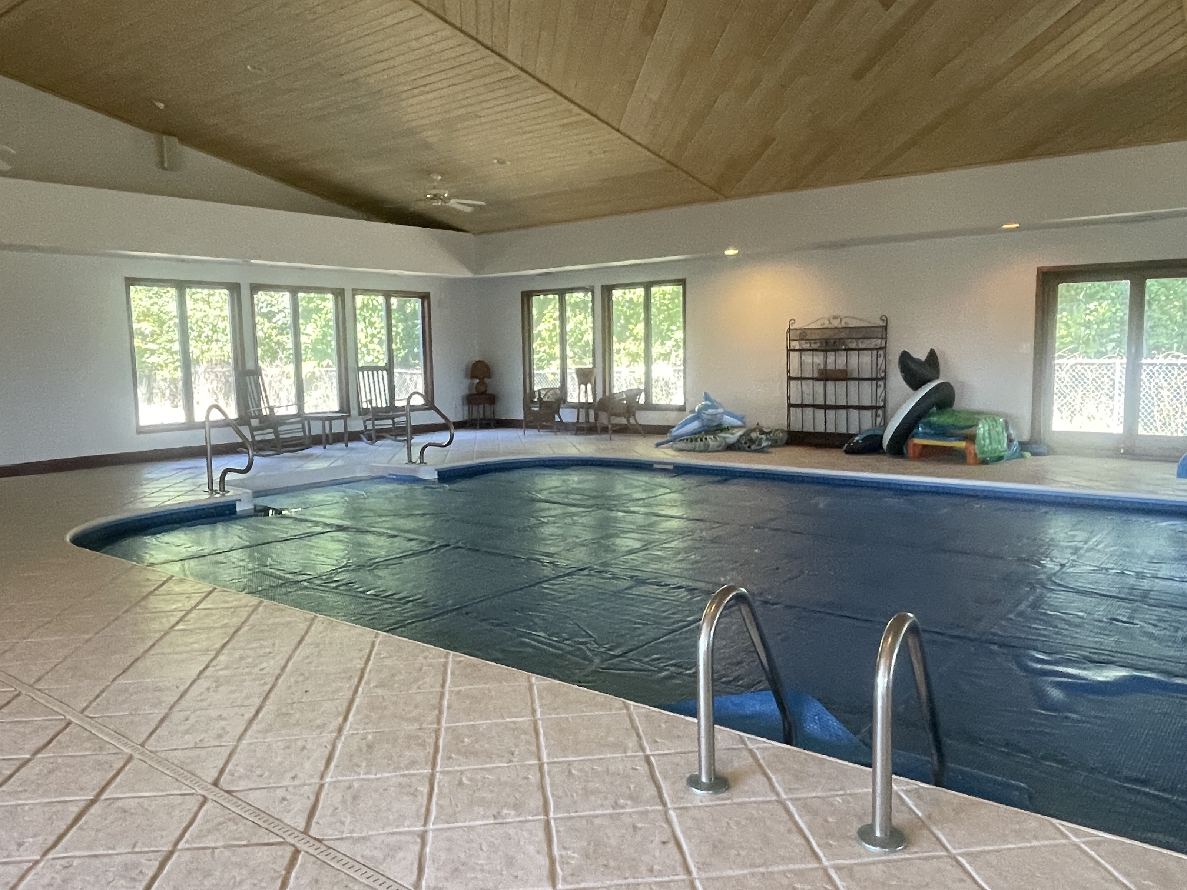 Murphysboro, Illinois, 62966, United States, 5 Bedrooms Bedrooms, ,6 BathroomsBathrooms,Residential,For Sale,1977081