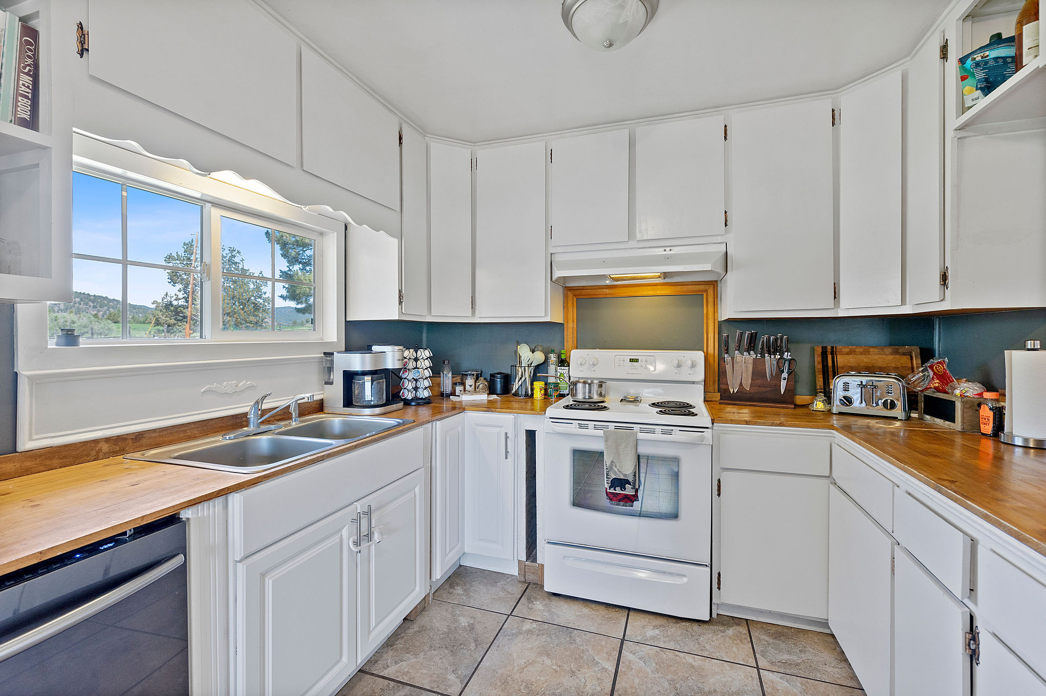 Prineville, Oregon, 97754, United States, 3 Bedrooms Bedrooms, ,2 BathroomsBathrooms,Residential,For Sale,1865780