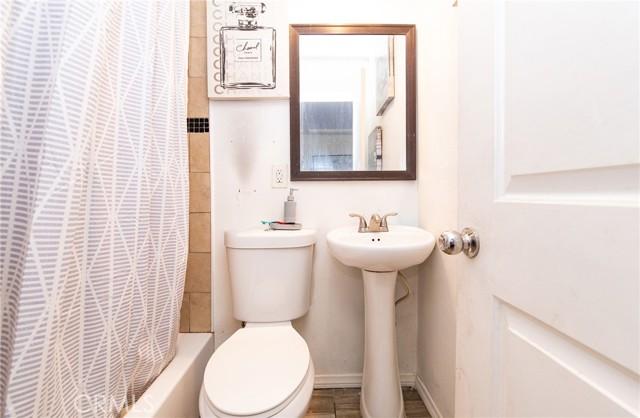 Los Angeles, California, 90001, United States, 5 Bedrooms Bedrooms, ,5 BathroomsBathrooms,Residential,For Sale,2009948