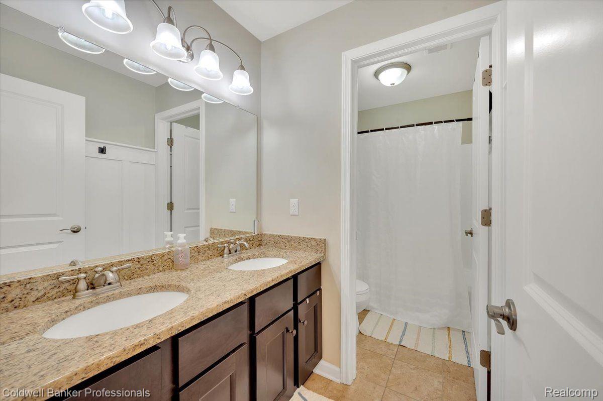 Oxford, Michigan, 48371, United States, 5 Bedrooms Bedrooms, ,4 BathroomsBathrooms,Residential,For Sale,1940303