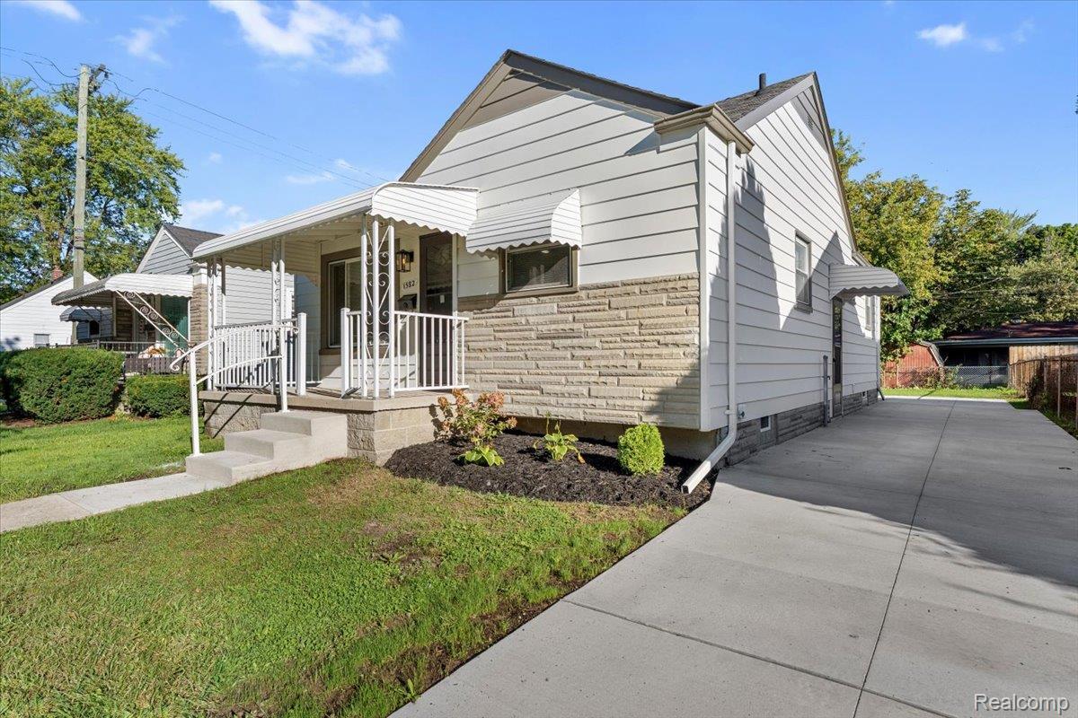 Gregory Ave, Lincoln Park, MI 48146 #1