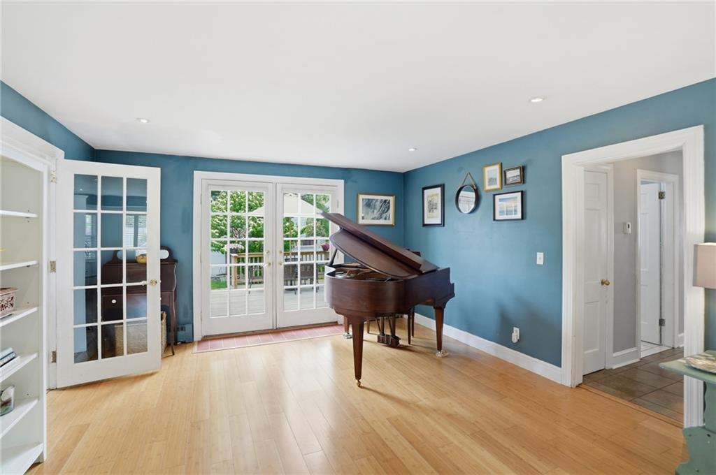 Warren, Rhode Island, 02885, United States, 2 Bedrooms Bedrooms, ,3 BathroomsBathrooms,Residential,For Sale,2048130