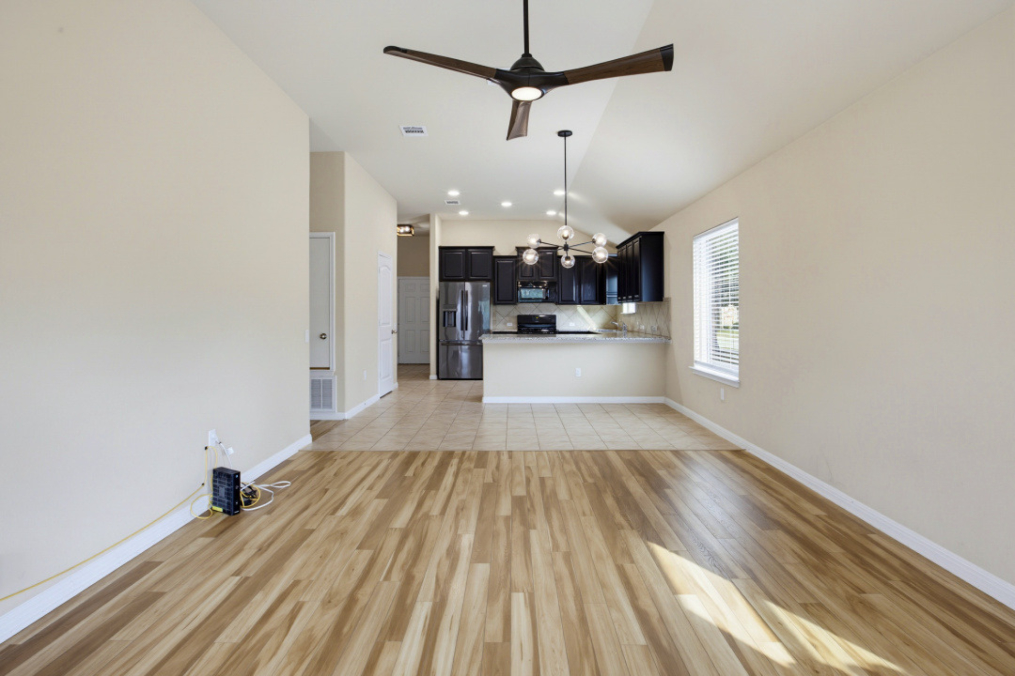  Move-In Ready & Meticulously Maintained in Fort Dessau - 物件實景