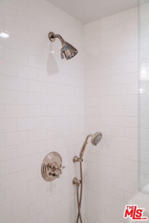 West Hollywood, California, 90069, United States, 1 Bedroom Bedrooms, ,1 BathroomBathrooms,Residential,For Sale,1891837
