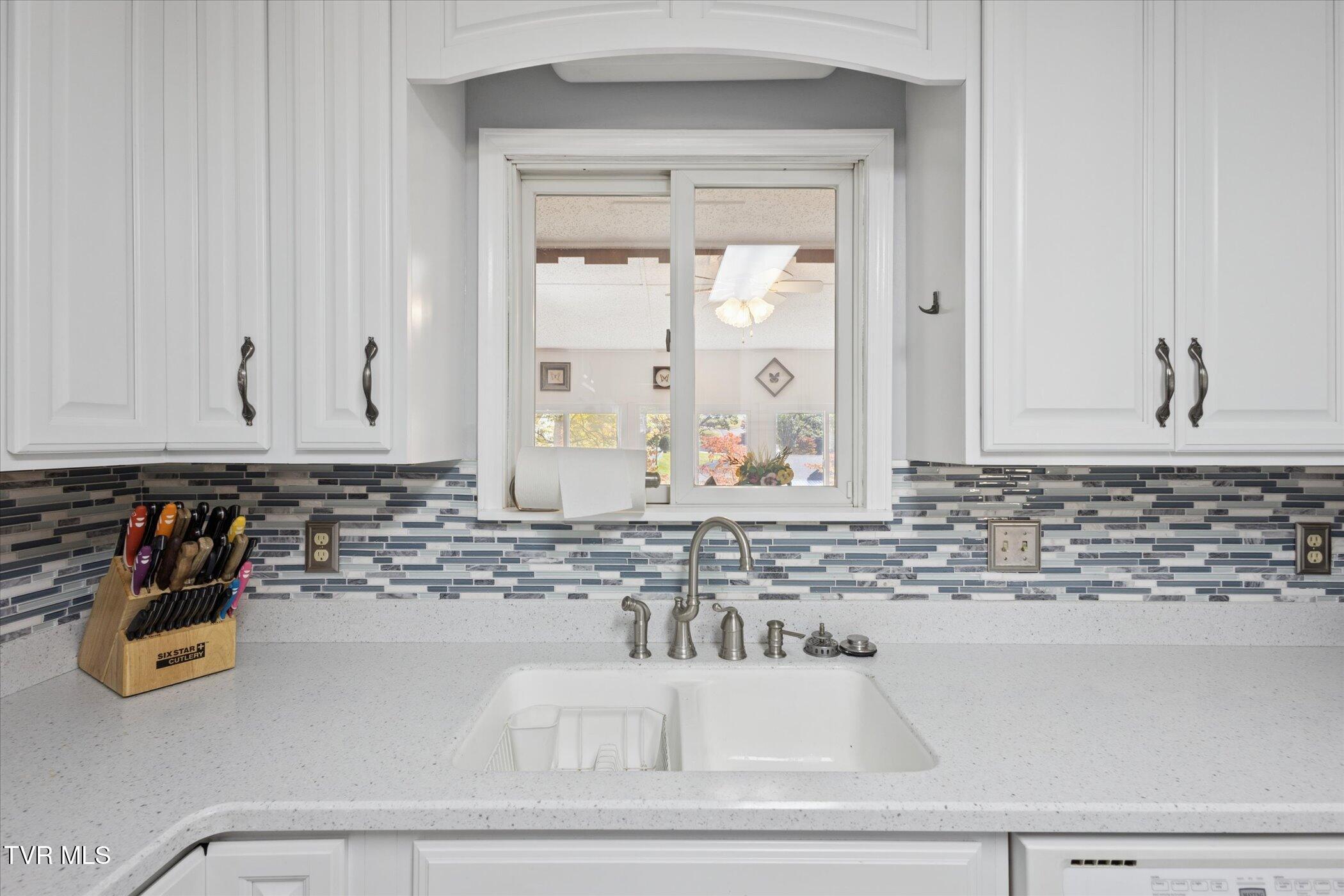 Johnson City, Tennessee, 37604, United States, 4 Bedrooms Bedrooms, ,3 BathroomsBathrooms,Residential,For Sale,1978550