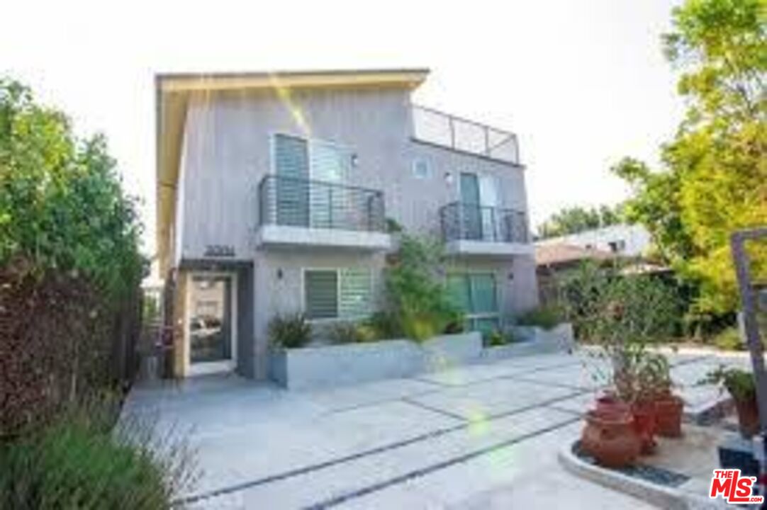 Los Angeles, California, 90034, United States, 9 Bedrooms Bedrooms, ,Residential,For Sale,1995757