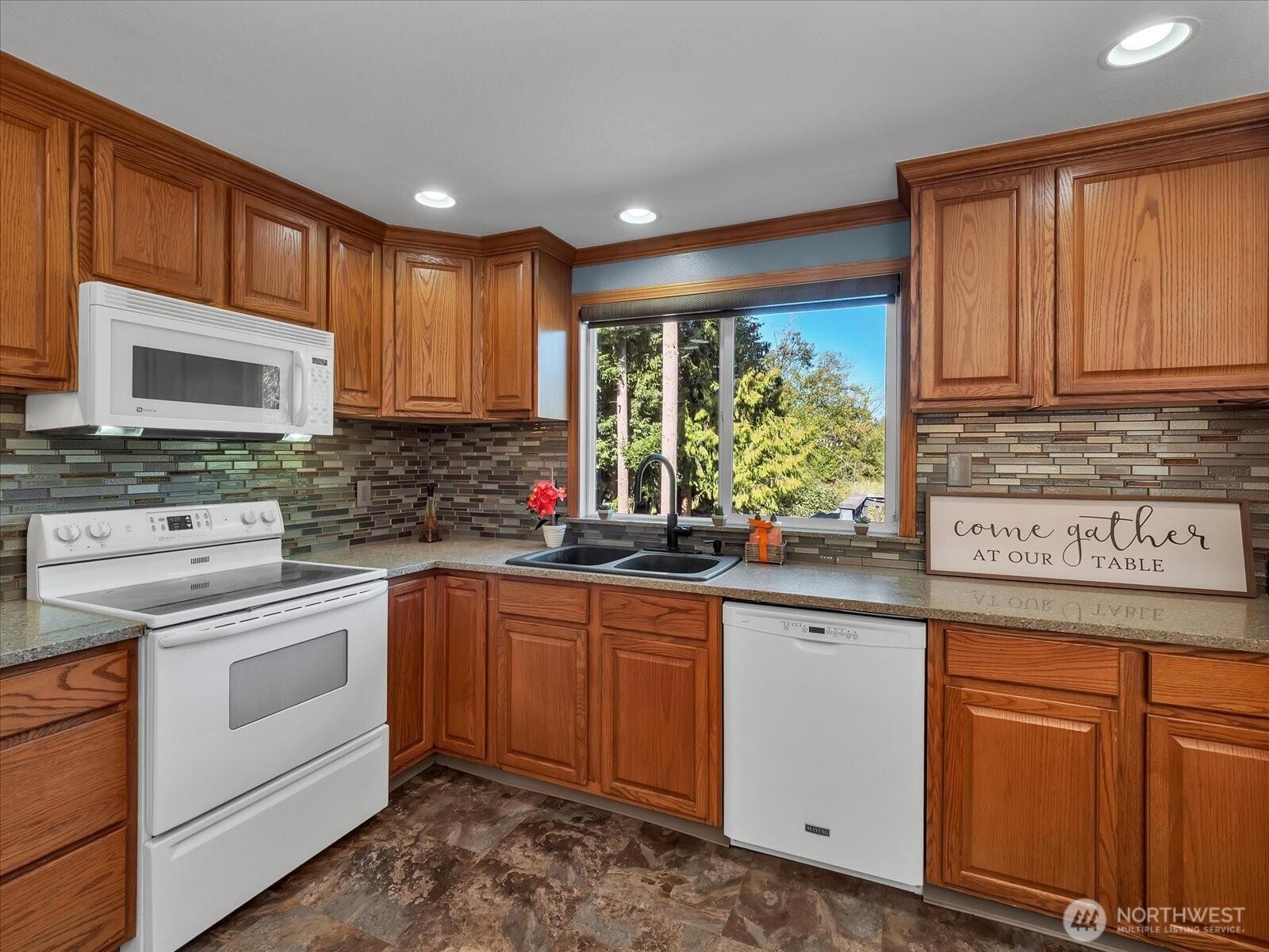 BOTHELL, Washington, 98012, United States, 4 Bedrooms Bedrooms, ,3 BathroomsBathrooms,Residential,For Sale,1916701