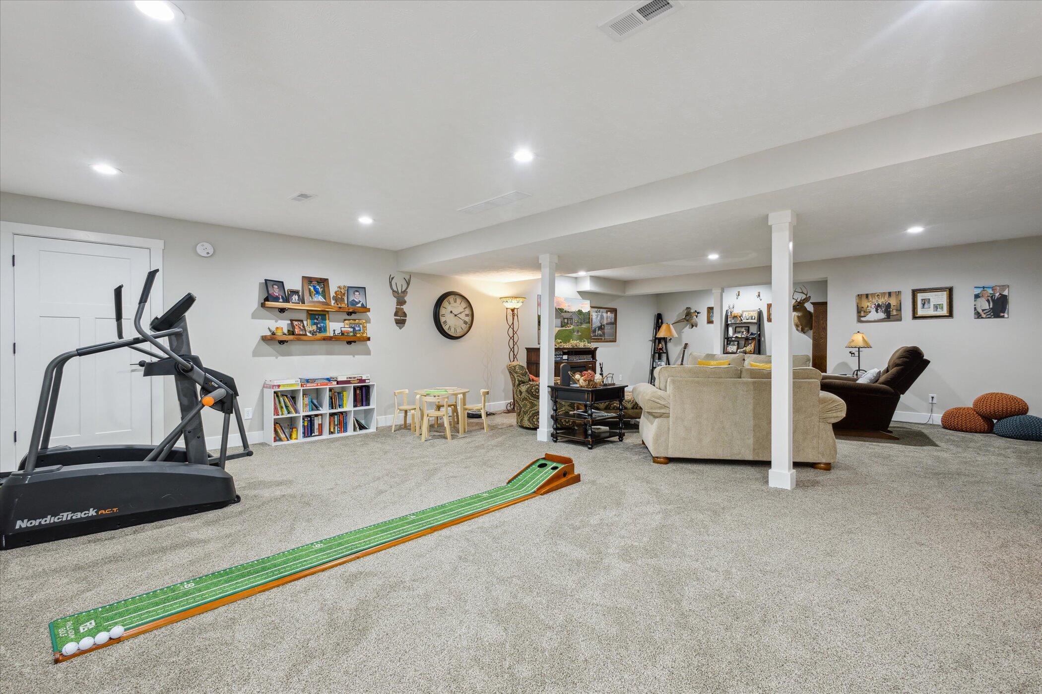 Edwardsburg, Michigan, 49112, United States, 4 Bedrooms Bedrooms, ,4 BathroomsBathrooms,Residential,For Sale,1989598