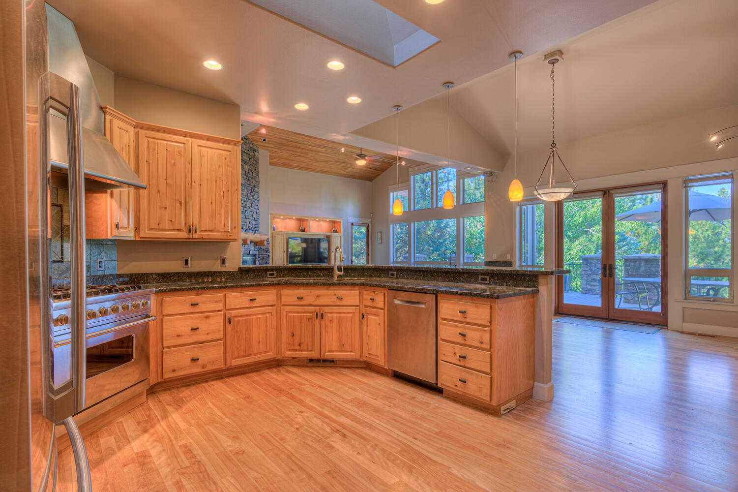 Bend, Oregon, 97703, United States, 4 Bedrooms Bedrooms, ,5 BathroomsBathrooms,Residential,For Sale,1979123