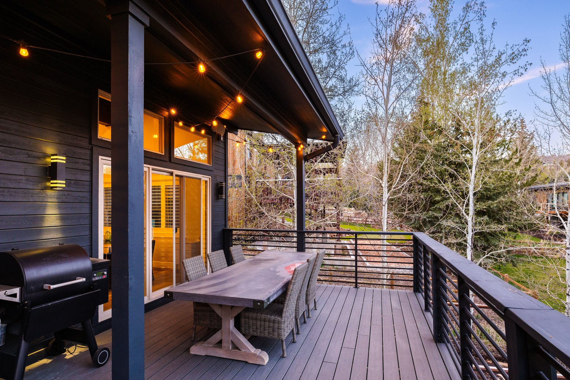  Light Filled Open Floor Plan with Great Outdoor Space - 物件實景